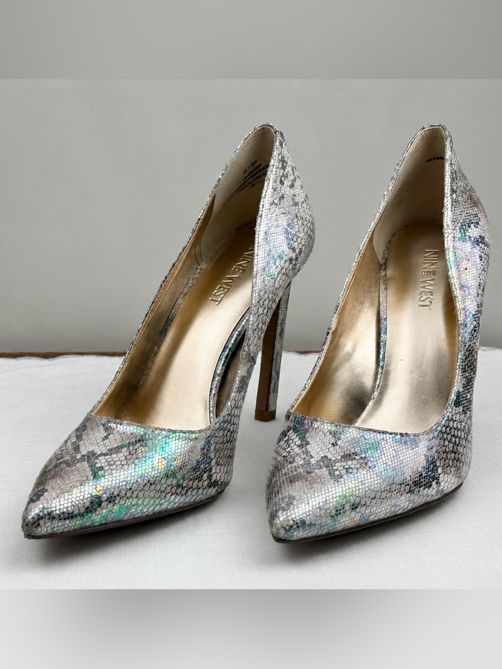 Nine West Iridescent Snake Print Stiletto Heels Size 7.5
